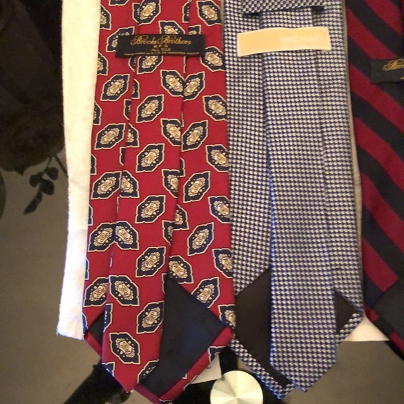 3 BROOKS BROTHERS TIES & 1 MICHEAL KORS TIE - Picture 5 of 10